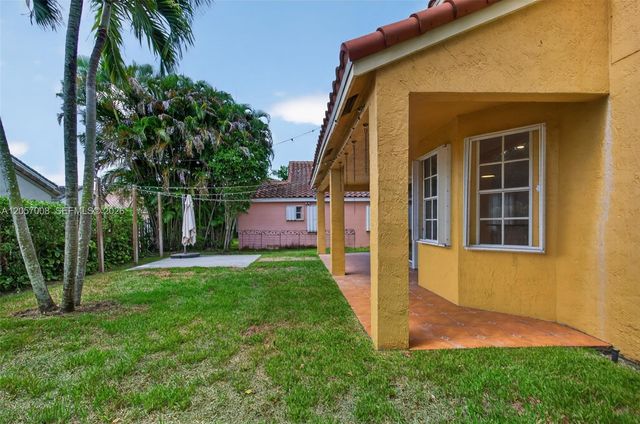 498 Cambridge Ln, Weston, FL 33326