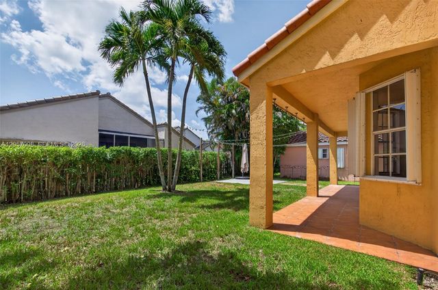 498 Cambridge Ln, Weston, FL 33326