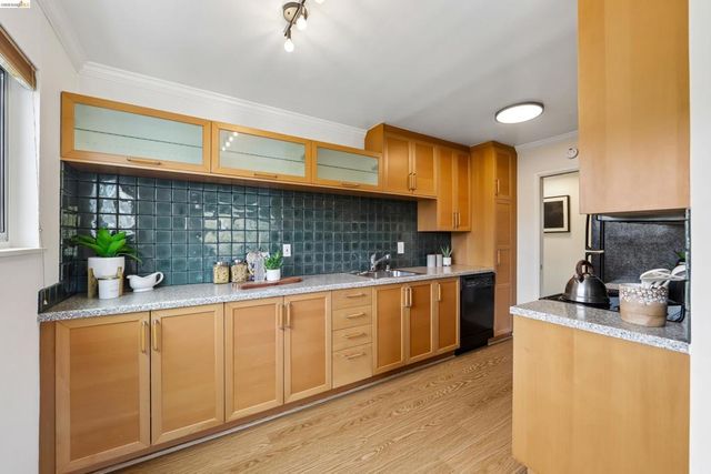 321 Warwick Ave 303, Oakland, CA 94610