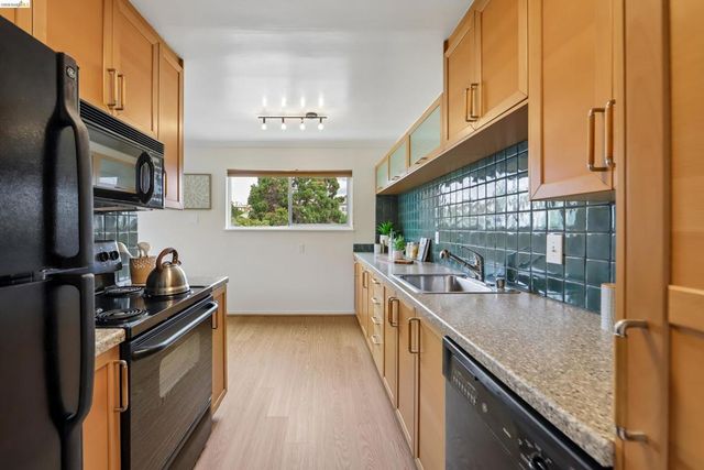 321 Warwick Ave 303, Oakland, CA 94610