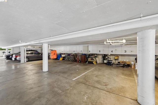 321 Warwick Ave 303, Oakland, CA 94610