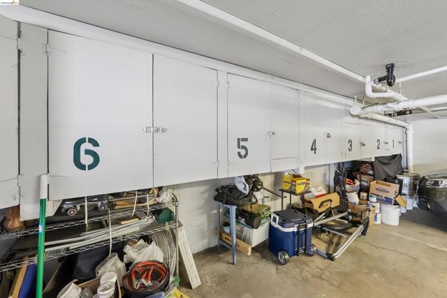 321 Warwick Ave 303, Oakland, CA 94610