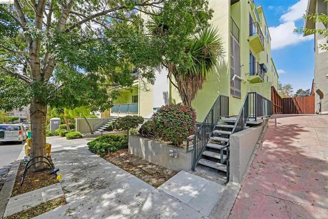 321 Warwick Ave 303, Oakland, CA 94610