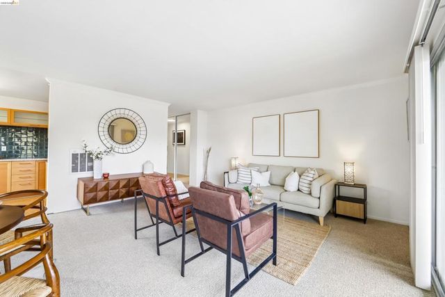 321 Warwick Ave 303, Oakland, CA 94610