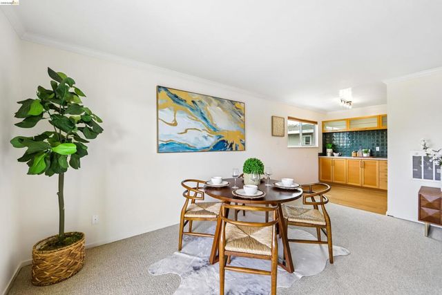 321 Warwick Ave 303, Oakland, CA 94610