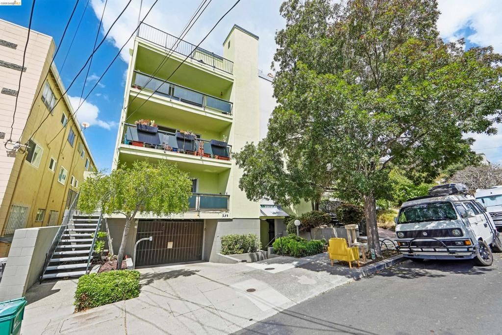 321 Warwick Ave 303, Oakland, CA 94610