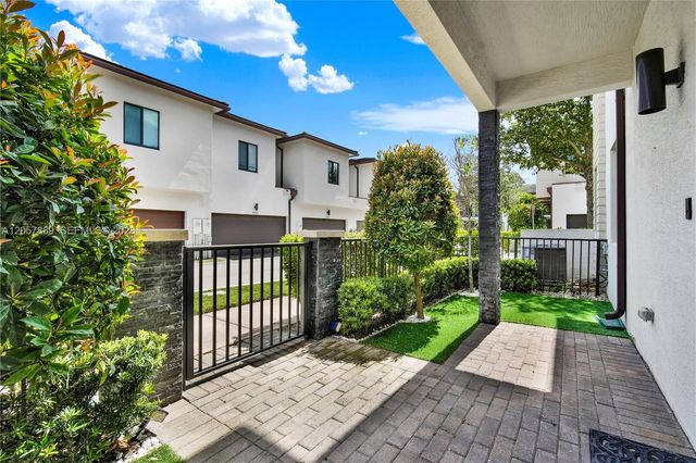 4971 NW 84th Ave, Doral, FL 33166