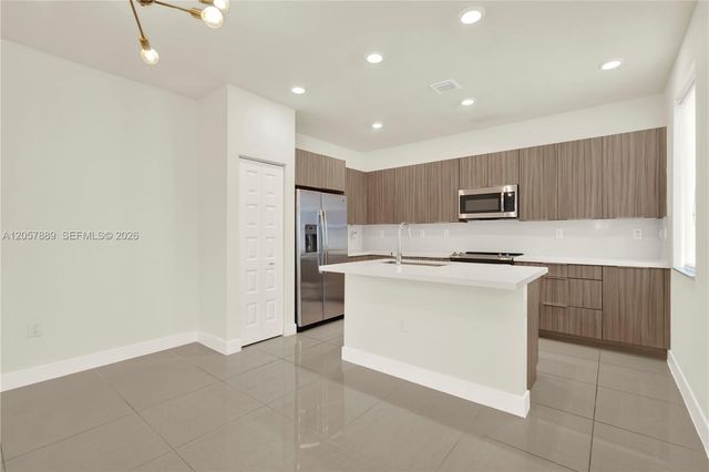 4971 NW 84th Ave, Doral, FL 33166
