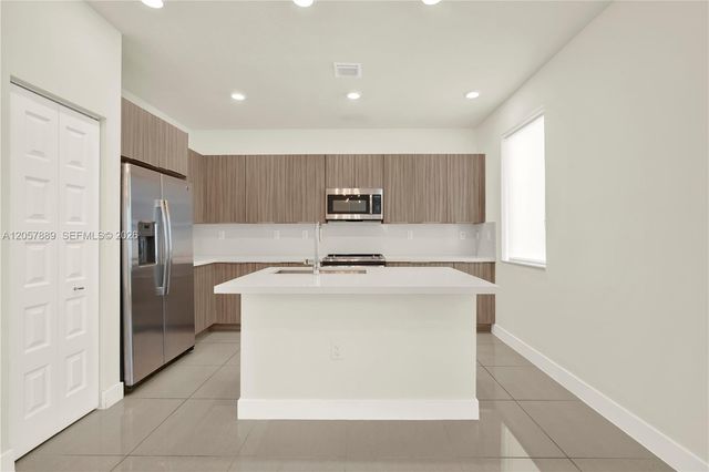4971 NW 84th Ave, Doral, FL 33166