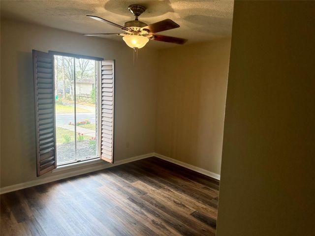 103 Wroxton Drive, Conroe, TX 77304