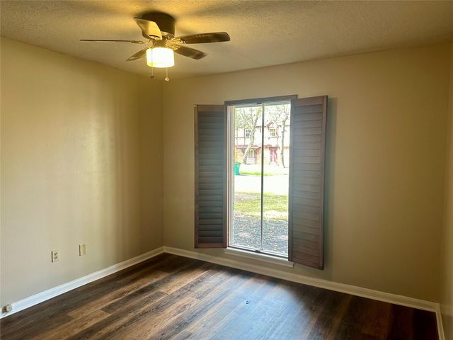 103 Wroxton Drive, Conroe, TX 77304