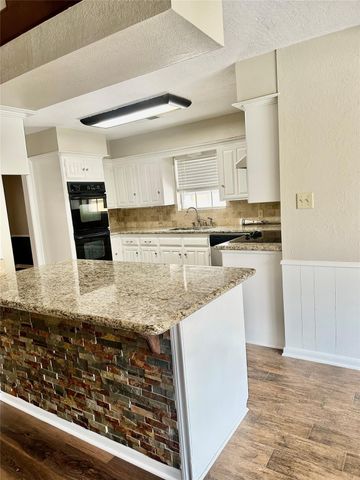 103 Wroxton Drive, Conroe, TX 77304