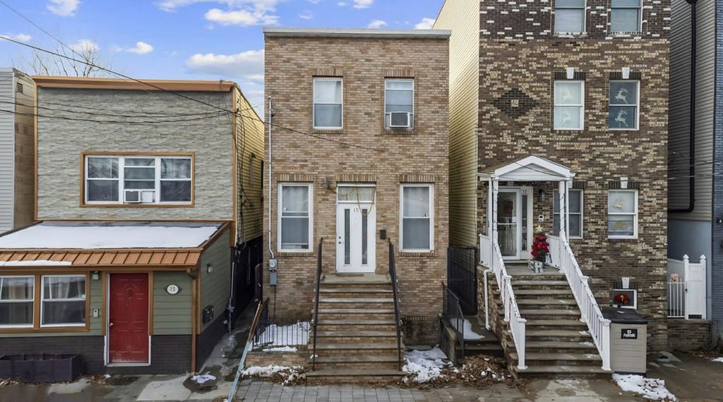 15 WALES AVE, Jc, Journal Square, NJ 07306