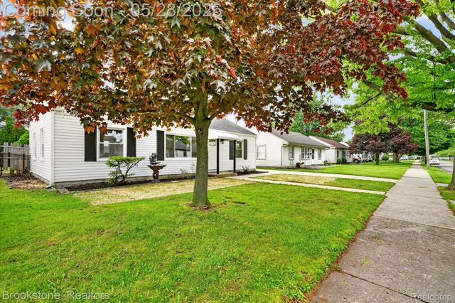 26304 Barnes Street, Roseville, MI 48066