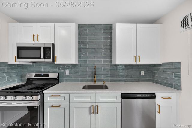 26304 Barnes Street, Roseville, MI 48066