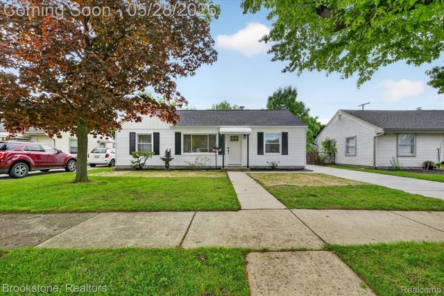 26304 Barnes Street, Roseville, MI 48066