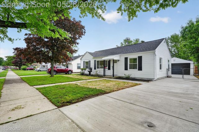 26304 Barnes Street, Roseville, MI 48066
