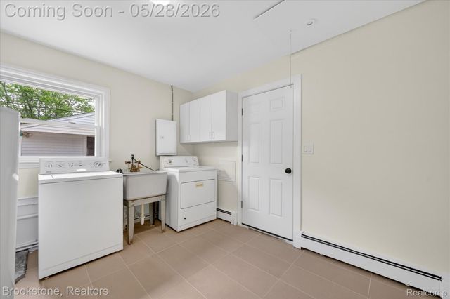 26304 Barnes Street, Roseville, MI 48066