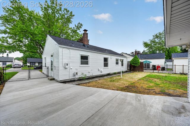 26304 Barnes Street, Roseville, MI 48066