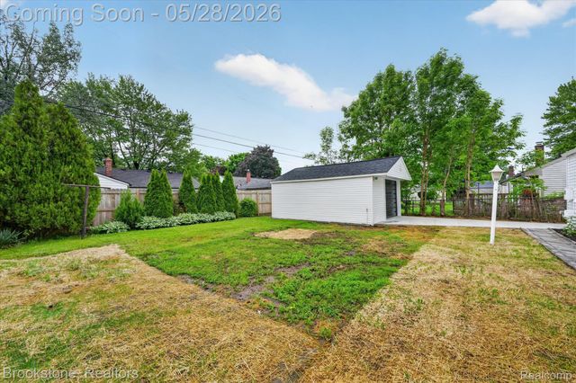 26304 Barnes Street, Roseville, MI 48066