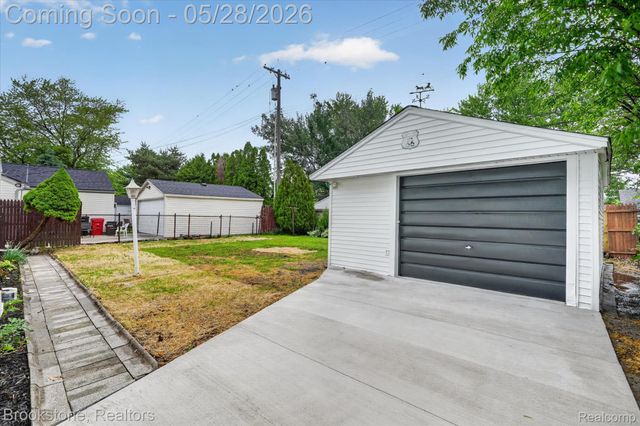 26304 Barnes Street, Roseville, MI 48066