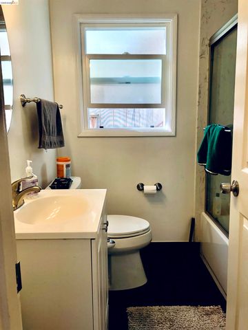 986 Kains Ave, Albany, CA 94705