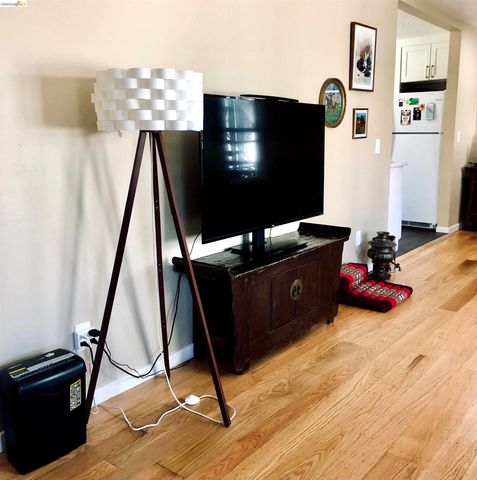 986 Kains Ave, Albany, CA 94705