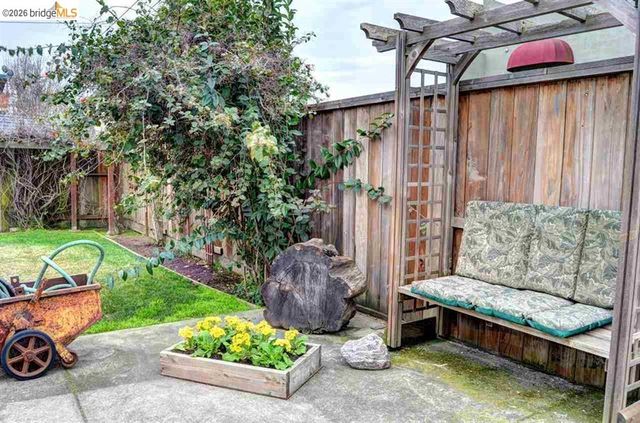 986 Kains Ave, Albany, CA 94705