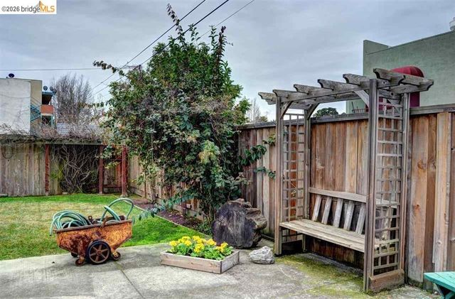 986 Kains Ave, Albany, CA 94705