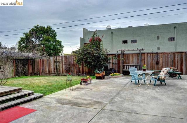 986 Kains Ave, Albany, CA 94705