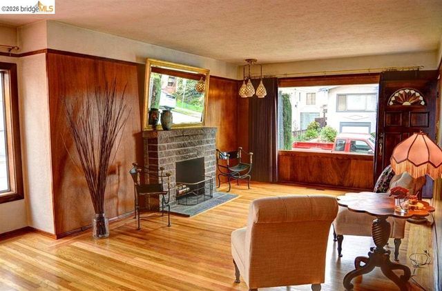 986 Kains Ave, Albany, CA 94705