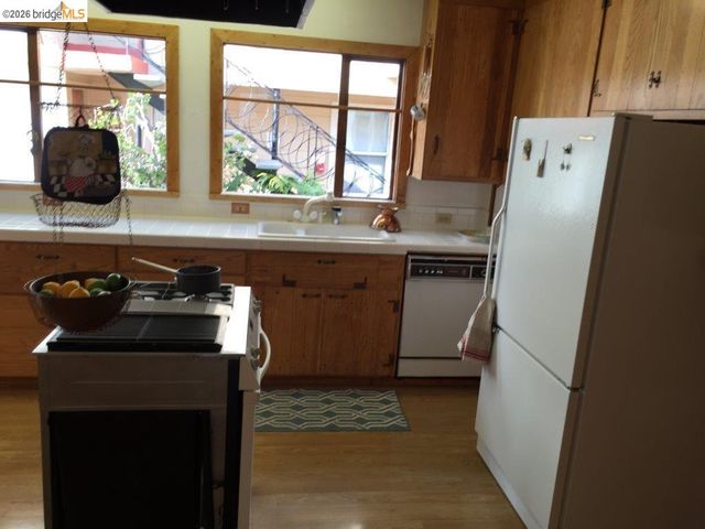 986 Kains Ave, Albany, CA 94705