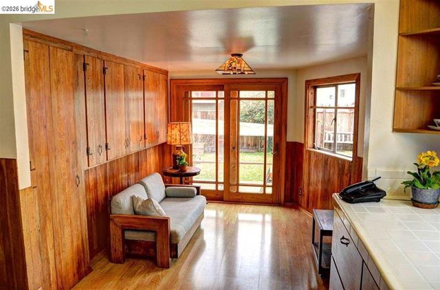 986 Kains Ave, Albany, CA 94705