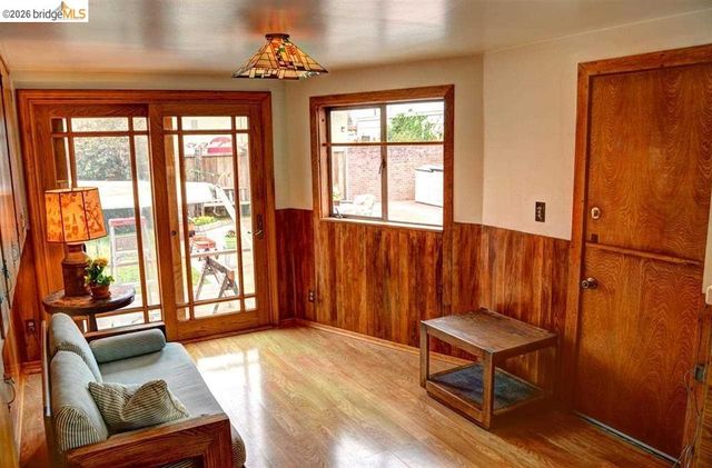 986 Kains Ave, Albany, CA 94705