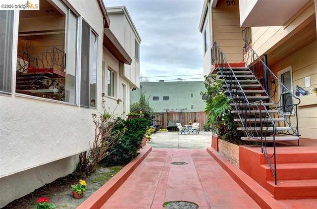 986 Kains Ave, Albany, CA 94705
