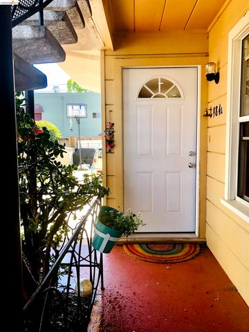 986 Kains Ave, Albany, CA 94705