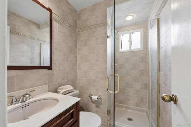 2105 Holland Way, Merrick, NY 11566