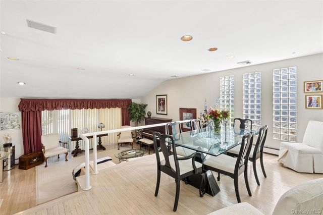 2105 Holland Way, Merrick, NY 11566
