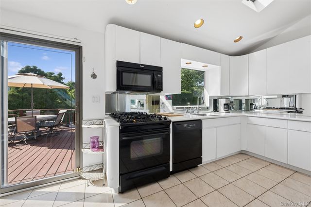 2105 Holland Way, Merrick, NY 11566