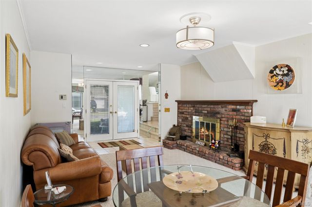 2105 Holland Way, Merrick, NY 11566
