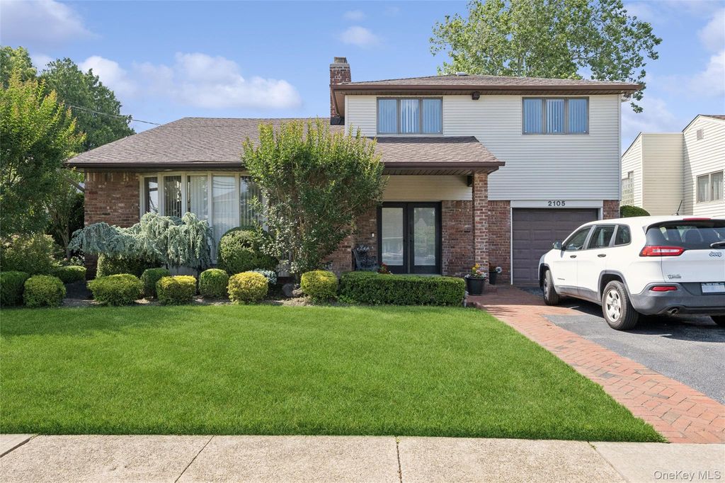 2105 Holland Way, Merrick, NY 11566