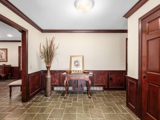 6107 Riverside Drive, Powell, OH 43065