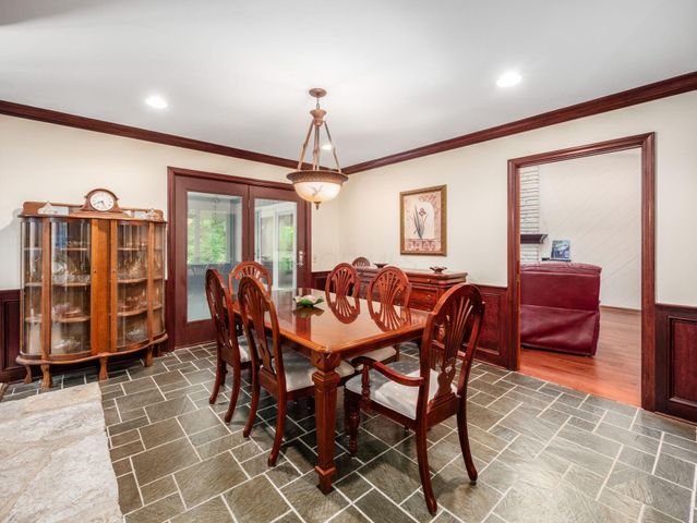 6107 Riverside Drive, Powell, OH 43065