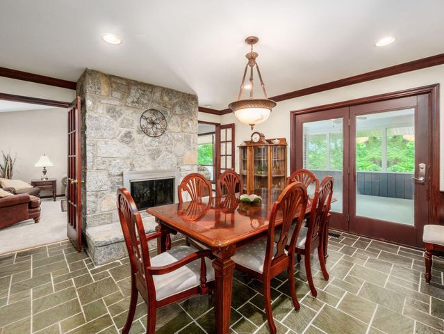 6107 Riverside Drive, Powell, OH 43065