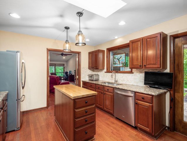 6107 Riverside Drive, Powell, OH 43065