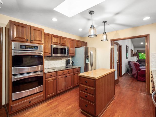 6107 Riverside Drive, Powell, OH 43065