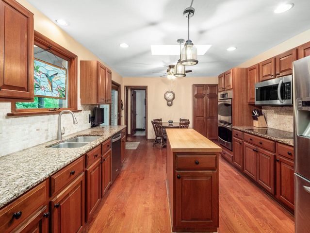 6107 Riverside Drive, Powell, OH 43065