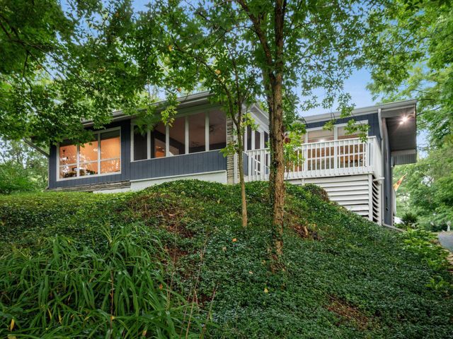 6107 Riverside Drive, Powell, OH 43065