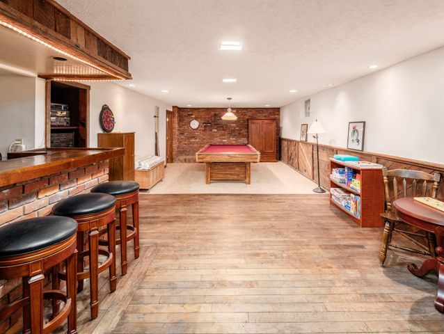 6107 Riverside Drive, Powell, OH 43065