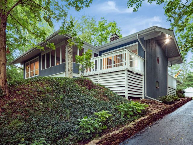 6107 Riverside Drive, Powell, OH 43065